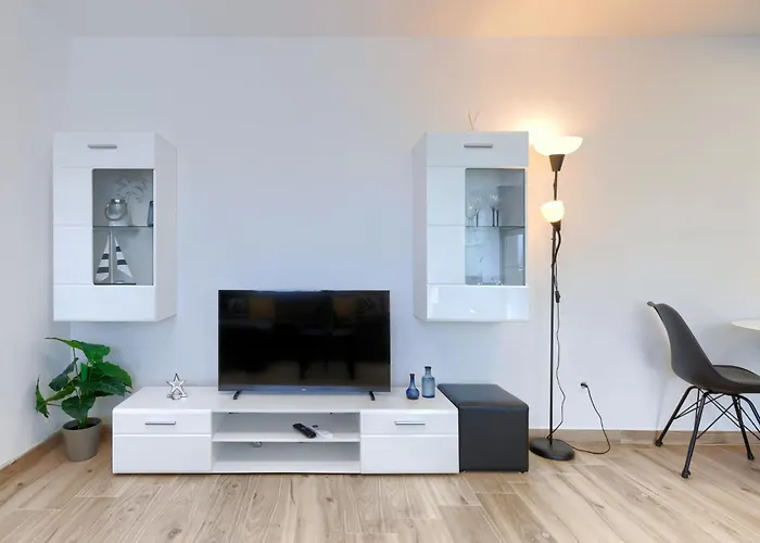 La Mar 2 By Interhome 잠브라티야